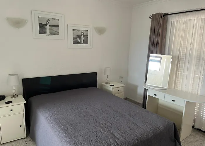 Lovely 2 Bed 17a3 Victoria Court 1,los Cristianos, Tenerife Los Cristianos (Tenerife)